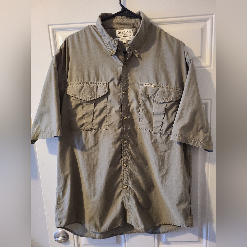 Columbia Men's Green Fishing/Hiking Shirt Size L